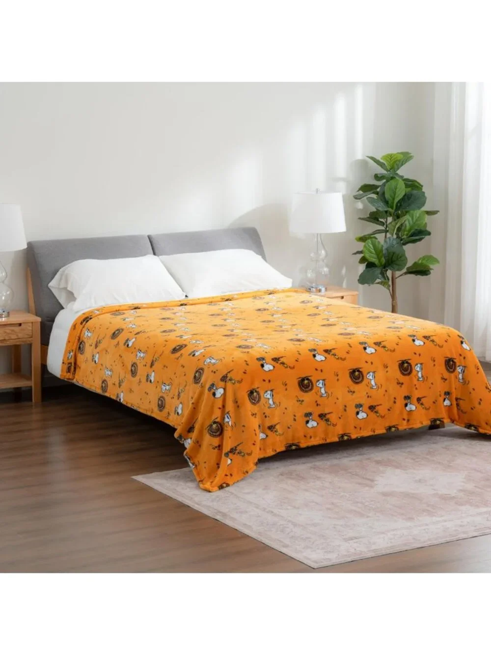 Cozy Snoopy & Woodstock Plush Blanket, VelvetLoft Fall Design, King Size 90x108